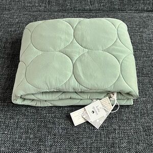NWT Kate Quinn Bamboo Circle Quilt